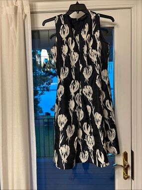 Sleeveless navy Dress with White Floral Print